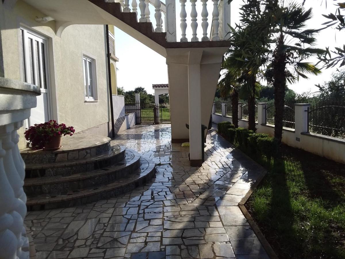 House Apartments Ariamare بوريتش المظهر الخارجي الصورة