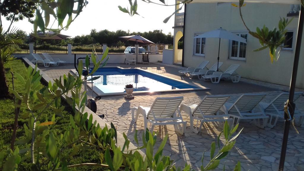 House Apartments Ariamare بوريتش المظهر الخارجي الصورة
